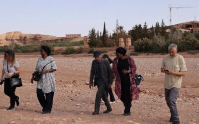Dans l’après-midi, Madame le Ministre de l’Environnement, de l’Assainissement et du Développement durable du Mali s’est rendue à la célèbre Kasbah d’Aït Benhaddou, située à 20 km de Ouarzazate (Maroc). Classée au patrimoine mondial de l’UNESCO, cette visite a permis de découvrir un joyau de l’architecture traditionnelle marocaine.