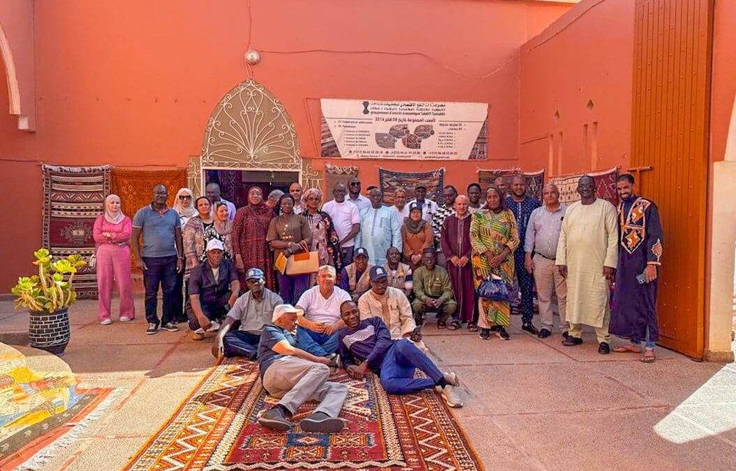 Dans le cadre du voyage d’études au Maroc sur les Alliances Productives, le PRTD a découvert le GIE Tagdift à Taznakht, berceau du tapis traditionnel.